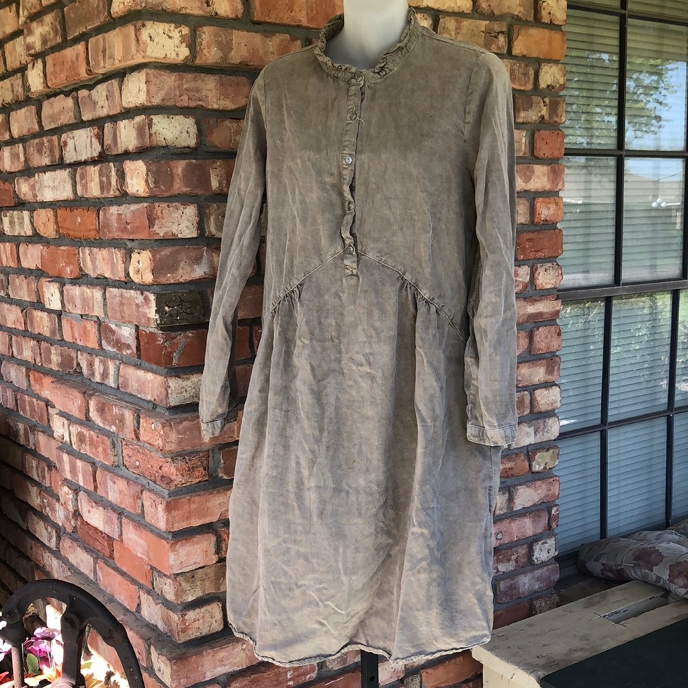 Tea n Rose olive green midi long sleeve dress with ruffled collar, v waistband